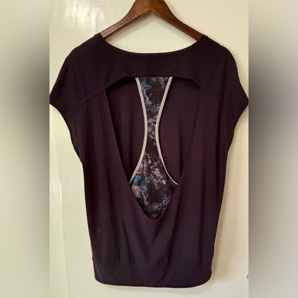 Lululemon| ‘If You're Lucky’ Short Sleeve Open Back Tee in Naval Blue Sz 10 - Picture 4 of 4